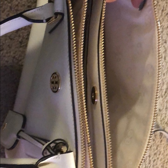 Tory Burch Robinson Mini Tote. - Picture 6 of 8